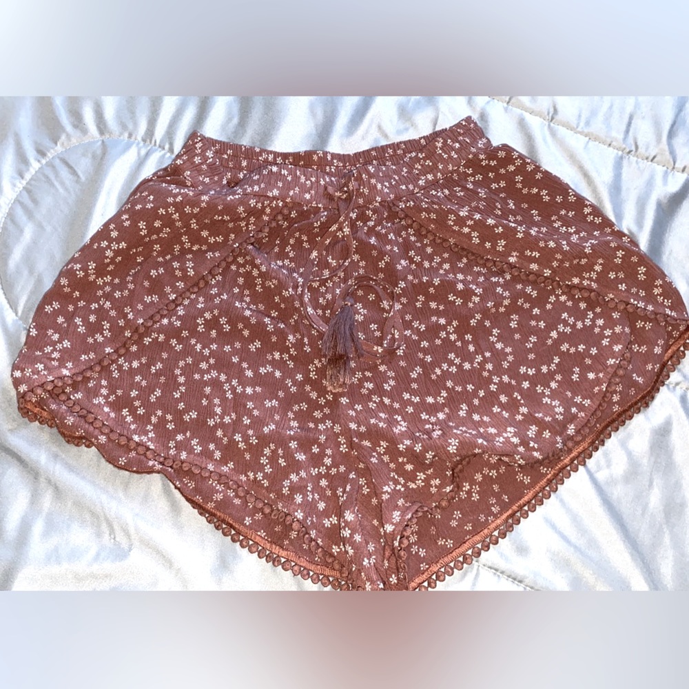 (NWOT) Pink floral American Eagle shorts